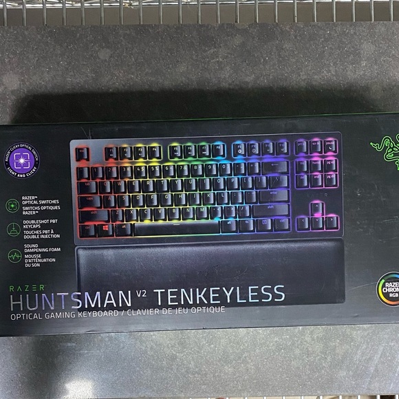 Razer Huntsman V2 TKL Backlit Mechanical Clicky Ergonomic Gaming Keyboard BNIB - Picture 10 of 11